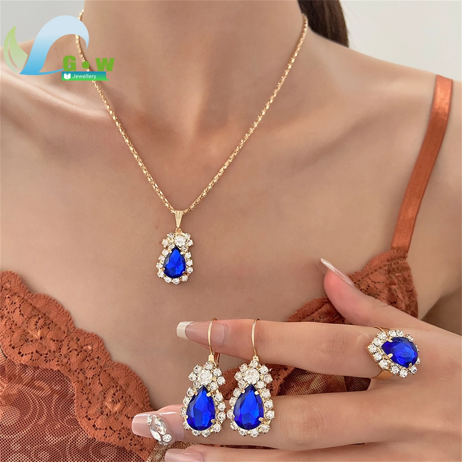 

Elegant Glass Heart Full Diamond Studded Bracelet Earrings Ring Three Piece Set Simple Fashion Jewelry Accessory Gift for Women