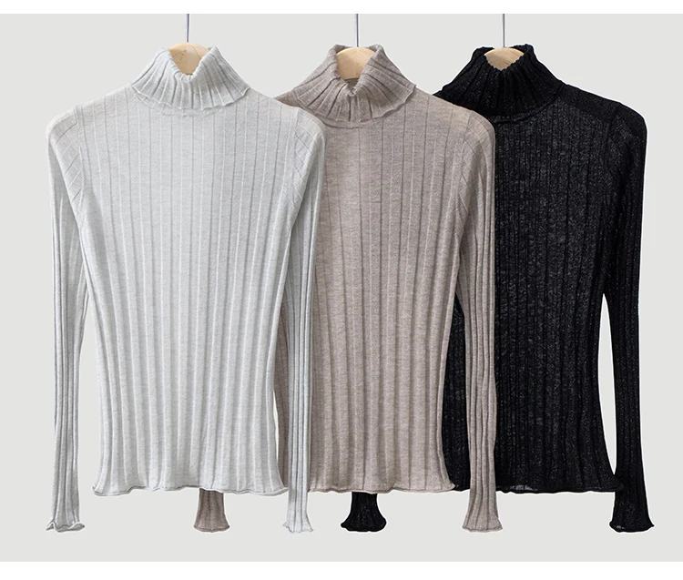 BD3621695 Damen Rollkragenpullover aus Lurex-Wollmischung mit breiten Rippen, langen Ärmeln und Wellensaum, dezenter Luxus für den frühen Herbst. – Detail 13