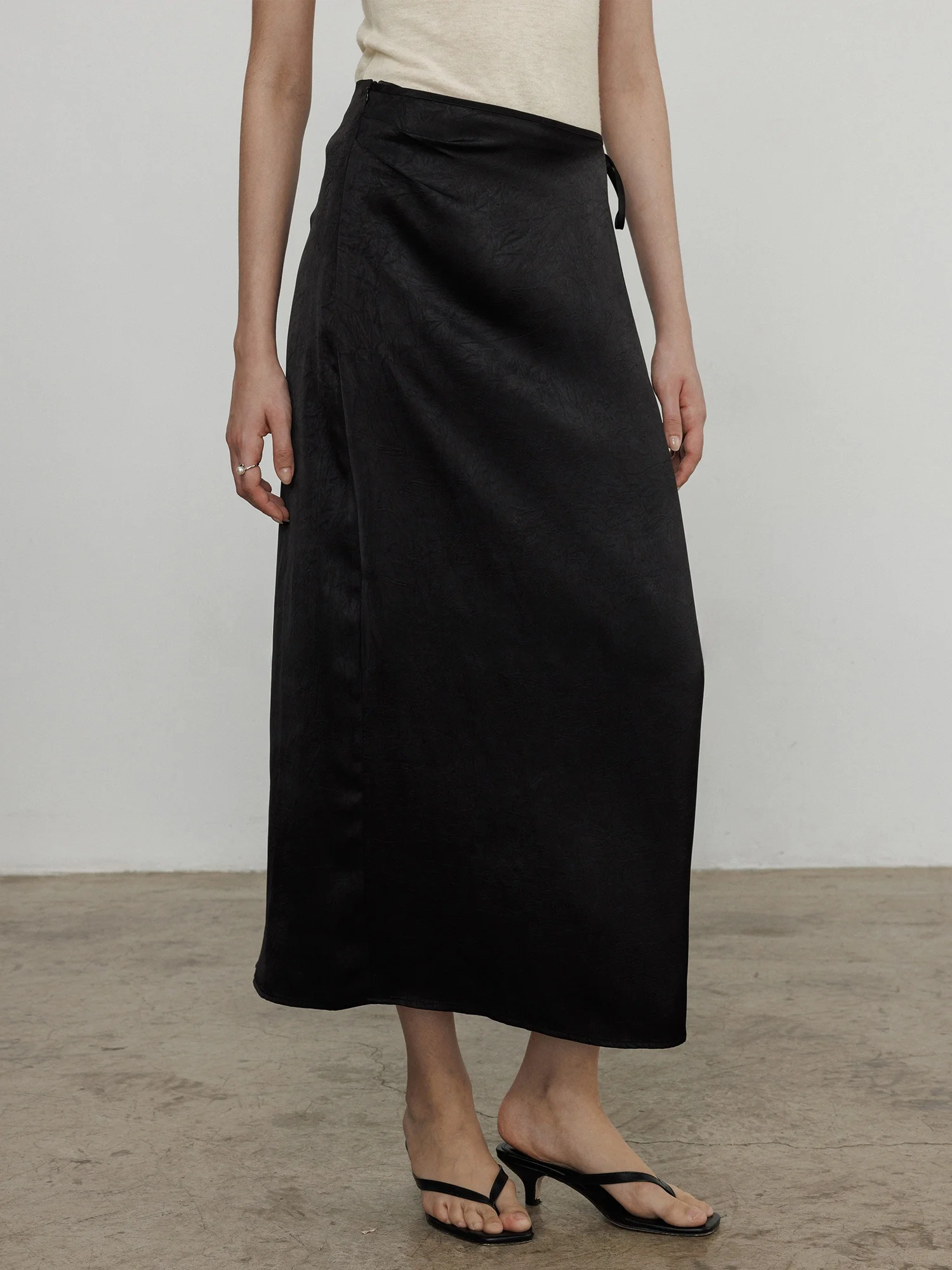 

Элегантная длинная черная глянцевая юбка-полусолнце для женщин, летняя, облегающая, минималистичная, универсальная, с завышенной талией, из полиэстера, вязаная, прямого кроя