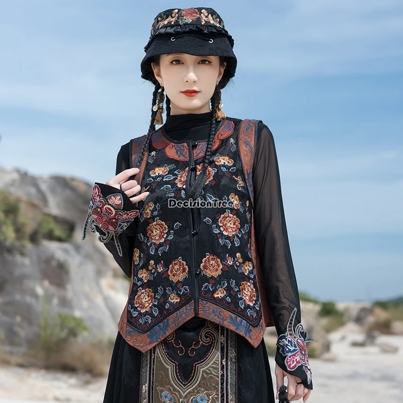 صدرية نسائية جديدة موديل 2025 بياقة دائرية بدون أكمام فضفاضة ومرقعة ومطرزة صدرية أنيقة بدلة تانغ سترة علوية t001