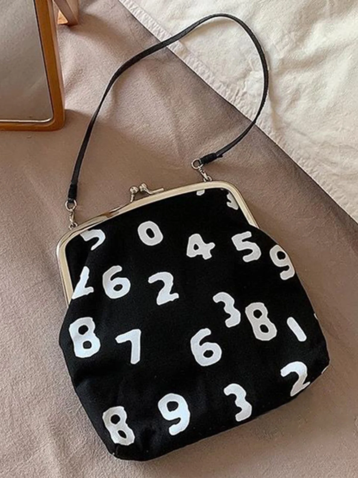 Japanese Shoulder Bag Portable Crossbody Small Bag Digital Long Shoulder Strap Shell Clip Coin Purse Mobile Phone Bag Female