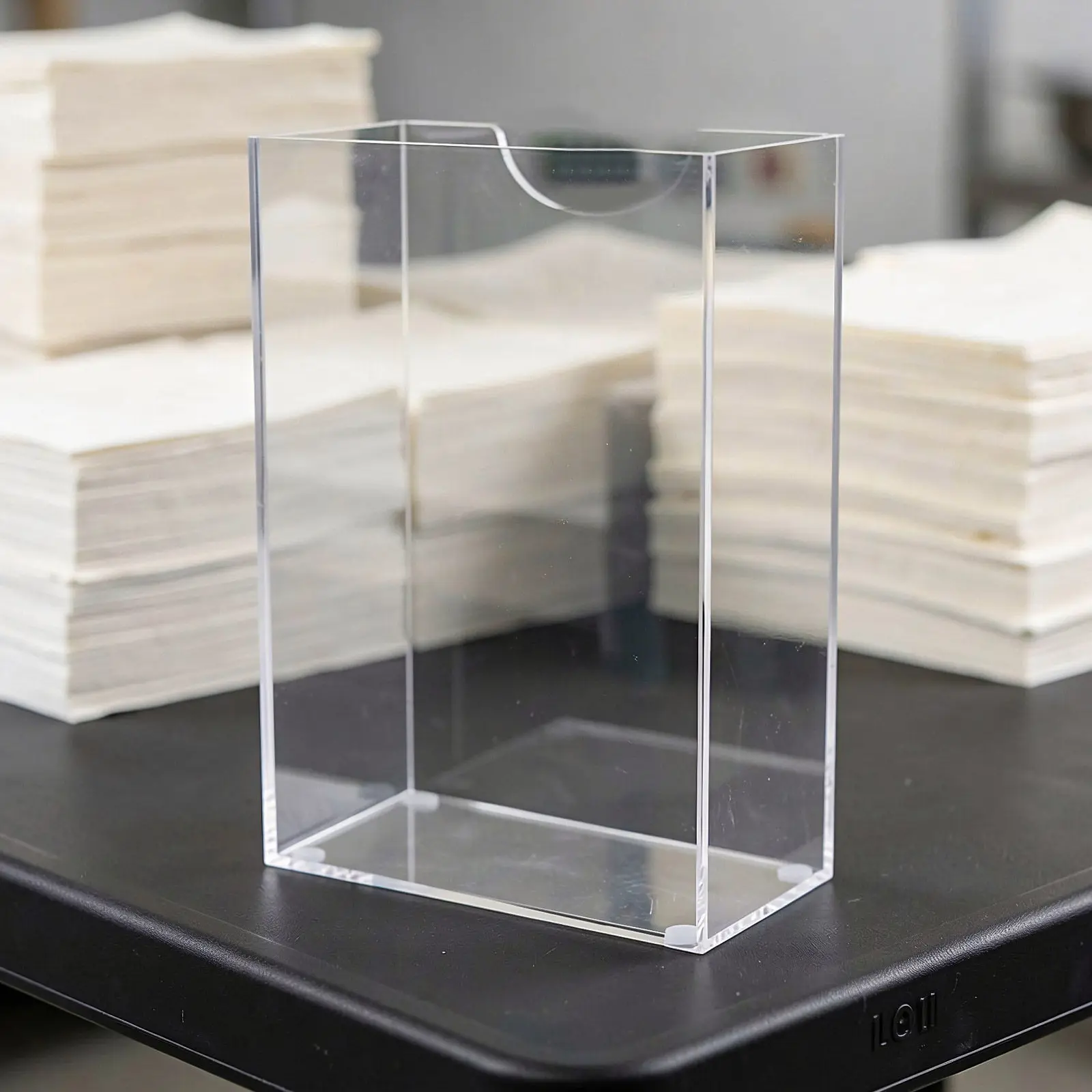 Square Acrylic Napkin Holder Table Serviette Tissue Dispenser for Bathroom Guest Towel Acrylic Pad Napkin Storage Organizer