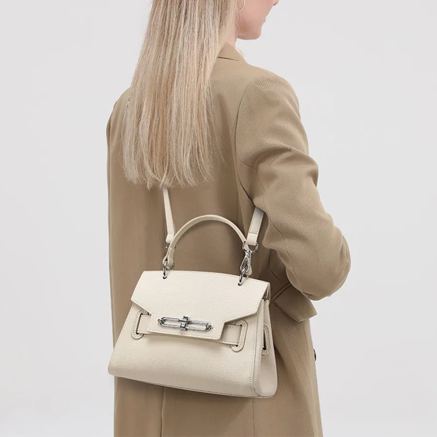 

Fashionable Casual Minimalist High-End Backpack Versatile Retro Chic Handbag with Quality Commuting Crossbody Bag for Women