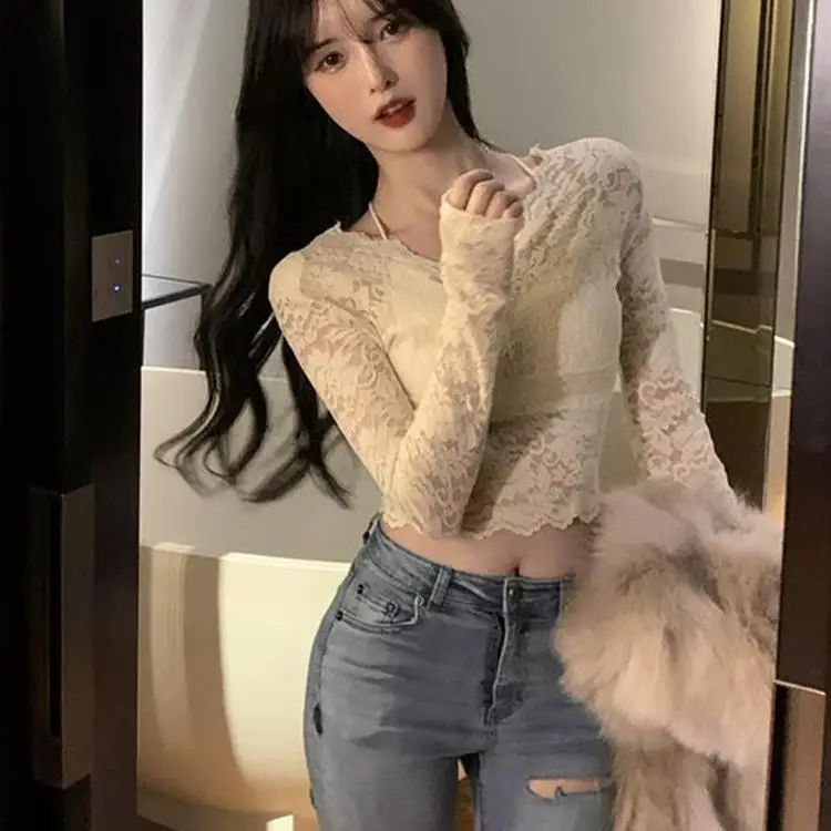 تي شيرت نسائي طويل الأكمام أنيق مزين بالدانتيل من القطن على الطراز الفرنسي بياقة مربعة مكشكشة بقصة ضيقة ومريحة ومرقعة غير منتظمة