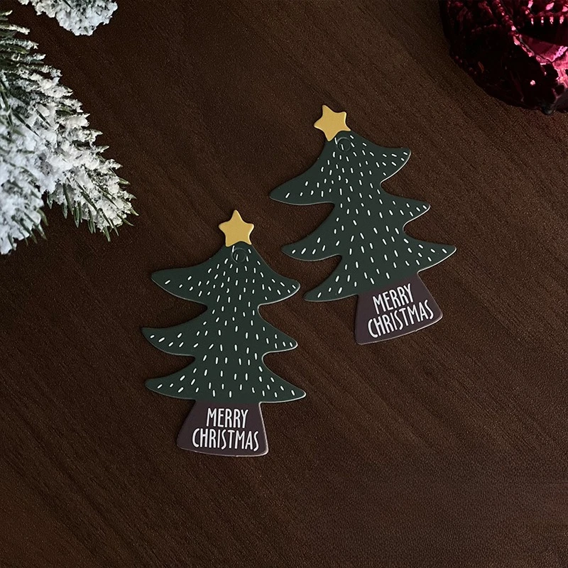 50개 크리스마스 트리 선물 태그 - 휴일 선물 포장 및 장식을 위한 '메리 크리스마스' 메시지가 있는 검은색 종이 태그