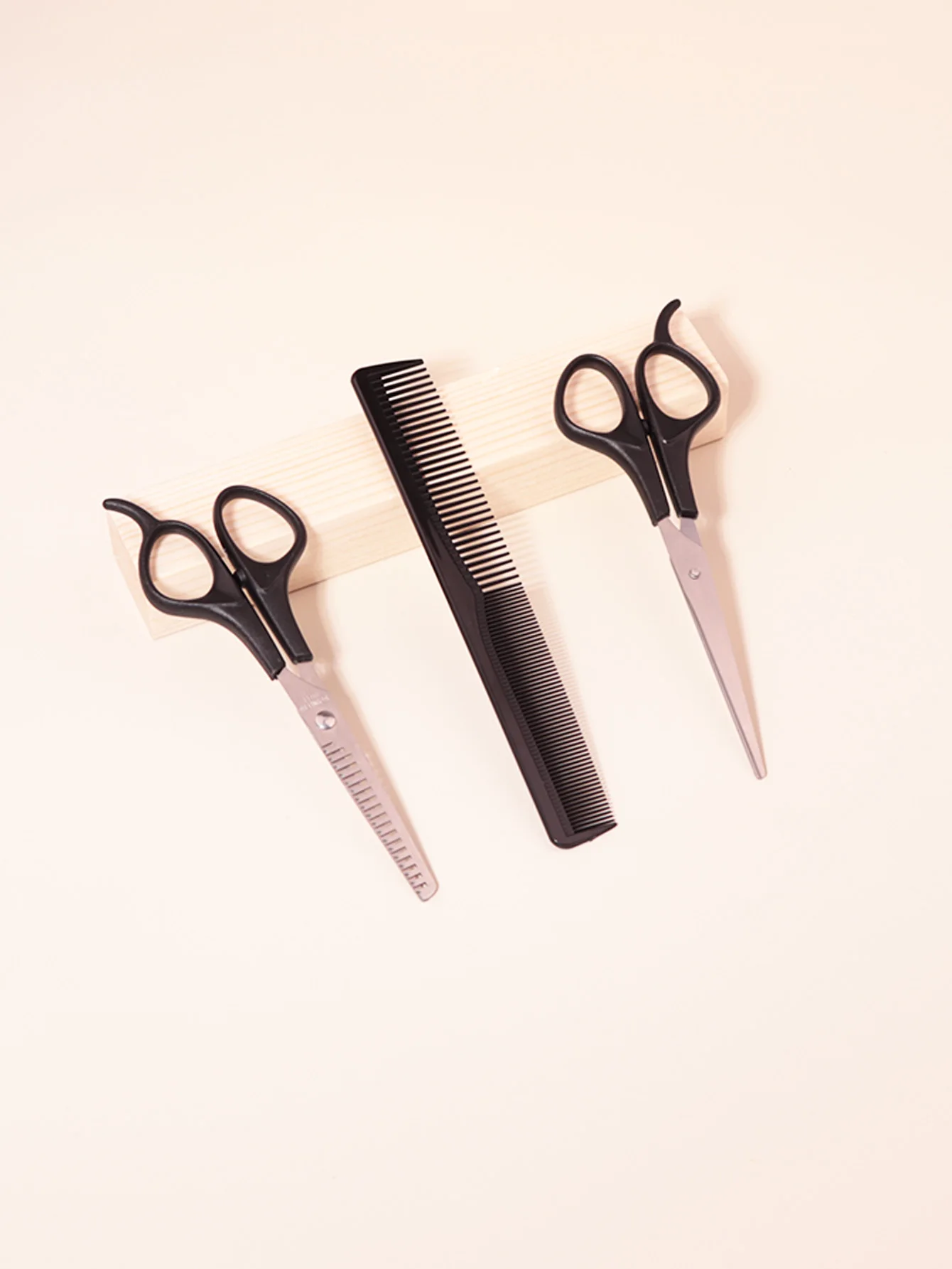 Professional hair scissors and comb set, hairstyle trimming hair scissors, hair thinning scissors and a double-sided comb