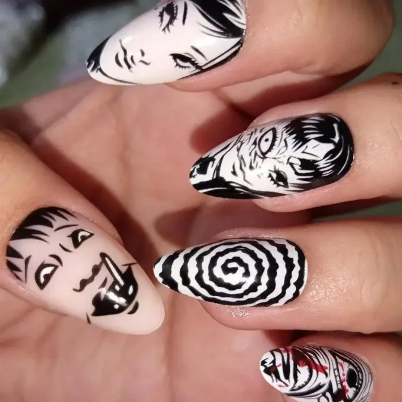 24 Stück Horror Comic Tomie Press on Nails Mandel glänzend schwarz japanische Anime-Nägel wiederverwendbare Halloween-Falsche Nagelspitzen für