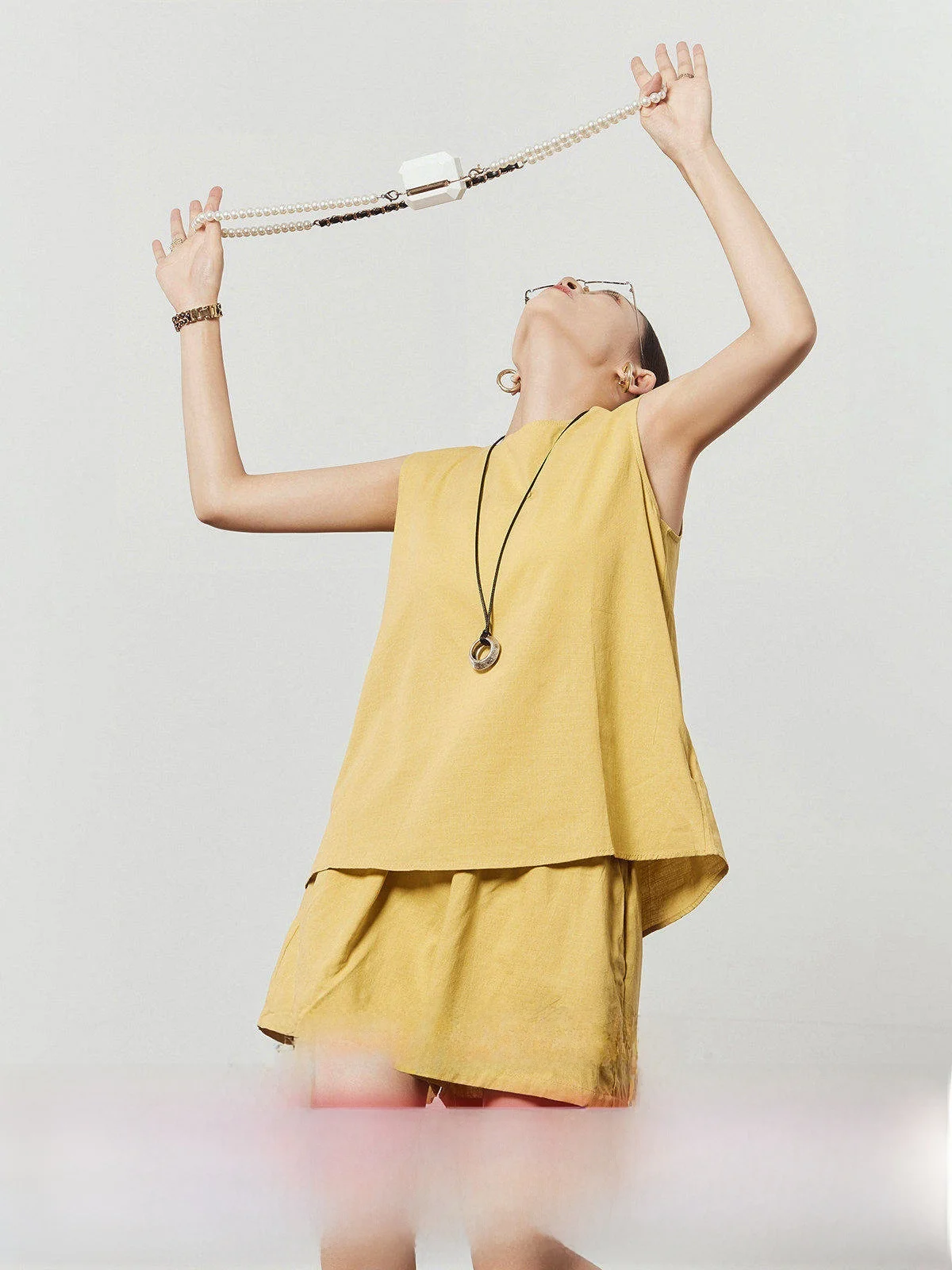 

Желтый повседневный комплект-двойка для женщин, лето 2025: удобный, простой, художественный, стильный, с круглым вырезом.