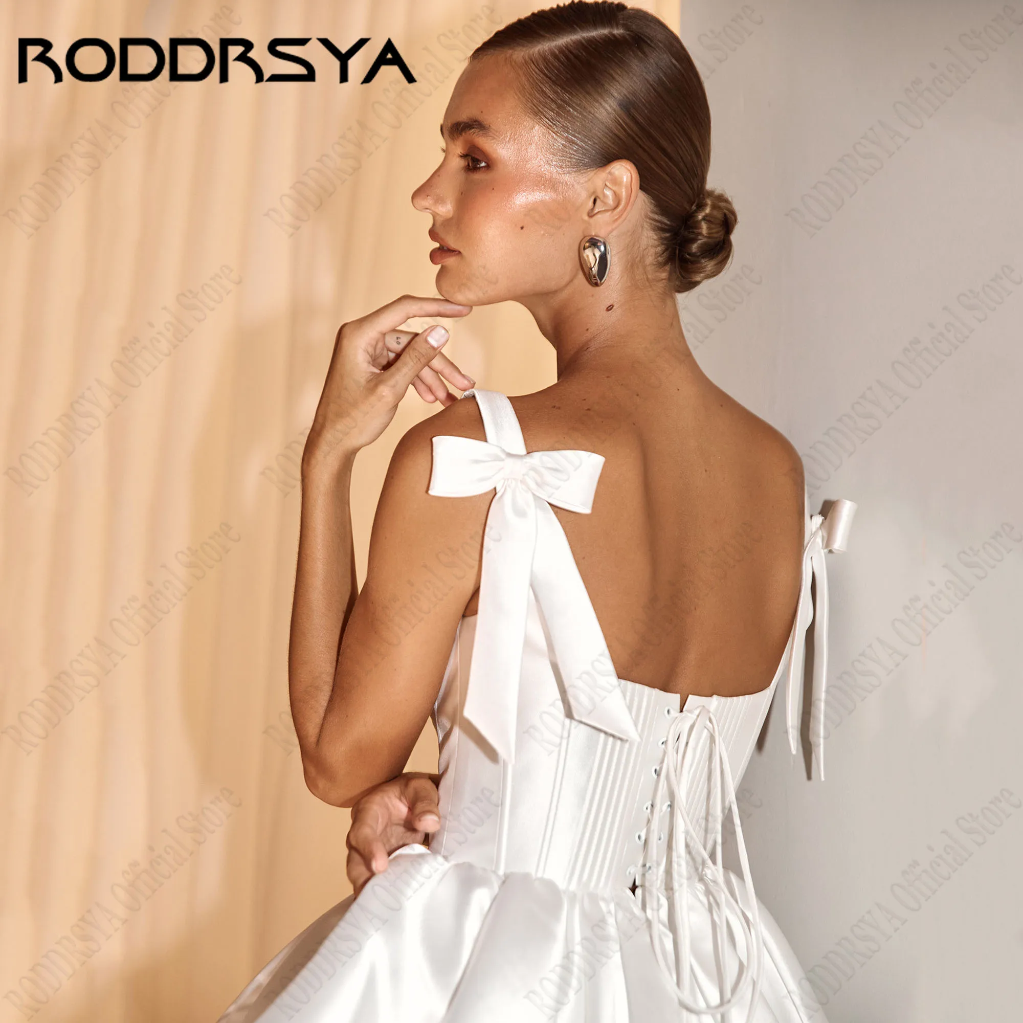 RODDRSYA a-line فستان حفلات العروس من الساتان رقبة مربعة بدون أكمام ثوب زفاف بسيط مثير بدون ظهر فيونكة فيستدو دي نويفا مخصص خط الساتين فستان العروس الحزب مربع الرقبة بلا أكمام فستان زفاف مثير بسيط بلا خلفية قوس vestido