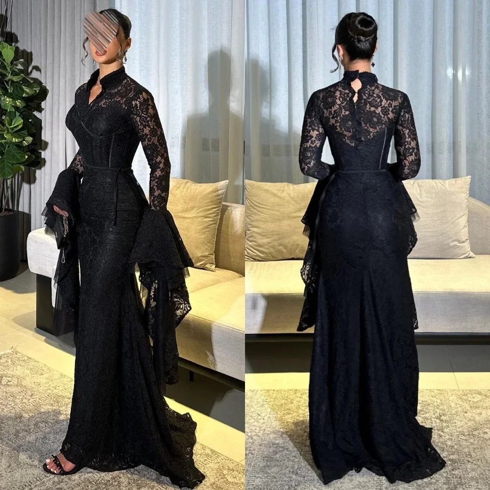 Vestidos de noche de lujo personalizados, corte ajustado, cuello en V, largos hasta el suelo, con pliegues y encaje, para fiestas y bailes de graduación.