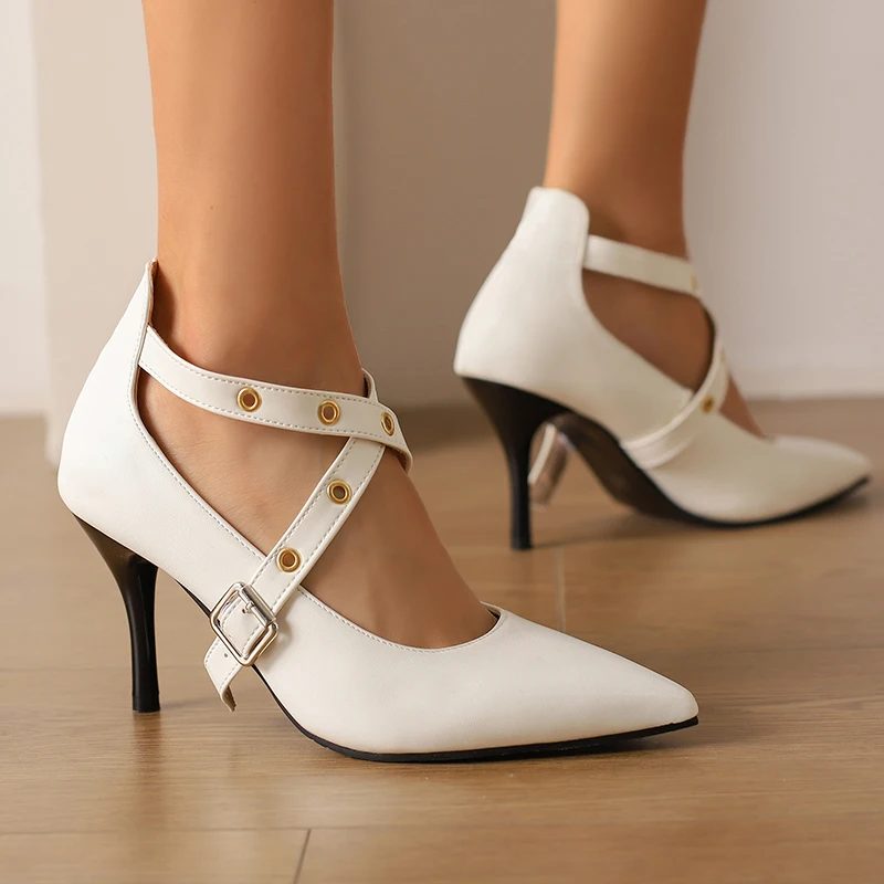 

Сверхвысокие и сексуальные офисные женские туфли-лодочки больших размеров с перекрещенными пряжками на подъеме и неглубокие туфли-лодочки