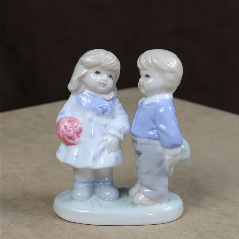 Porcelain Date Lovers Figurine Ceramic Sweethearts Miniature Wedding Souvenir Valentine's Day Gift Craft Adornment Love Decor