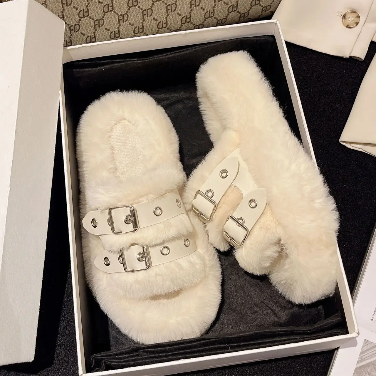 

Women Fashion Warm Fluffy Slippers Cozy Faux Fur Cross Indoor Floor Slides Flat Soft Furry Ladies Female Celebrities Flip Flops