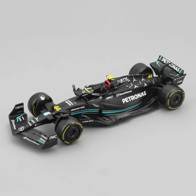 ใหม่ Bburago 1:24 Mercedes-Amg Benz F1 W14 E และนักบิน Figuaine Lewis Hamilton George Russell คอลเลกชันของเล่นของขวัญวันเกิด