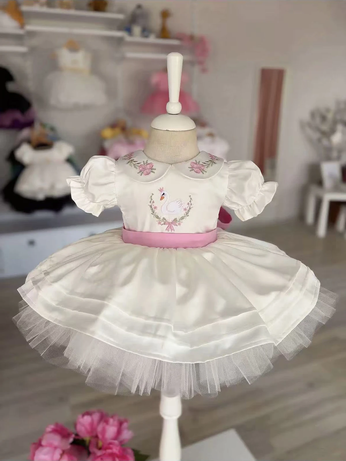 Summer Baby Girl Vintage Handmade Embroidered Flower Swan Bow White Fluffy Dress For Casual Party Birthday Wedding Photography
