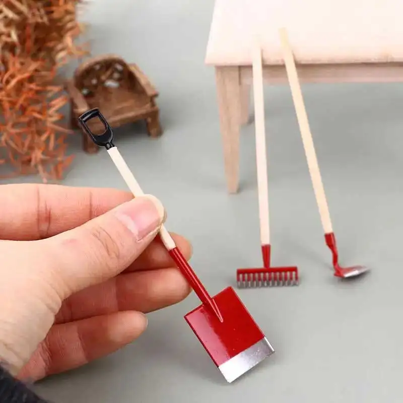 1 Satz antike Puppenhaus Zubehör Miniaturen Möbel Mini Garten Schaufel Rechen Hacken Farm Tool Modell für Kinder so tun, als würden sie Spielzeug spielen