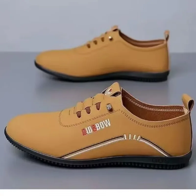 Chaussures en cuir rétro pour hommes été 2025 nouveaux mocassins légers pour hommes chaussures à pois britanniques mocassins pour hommes Tenis Masculino