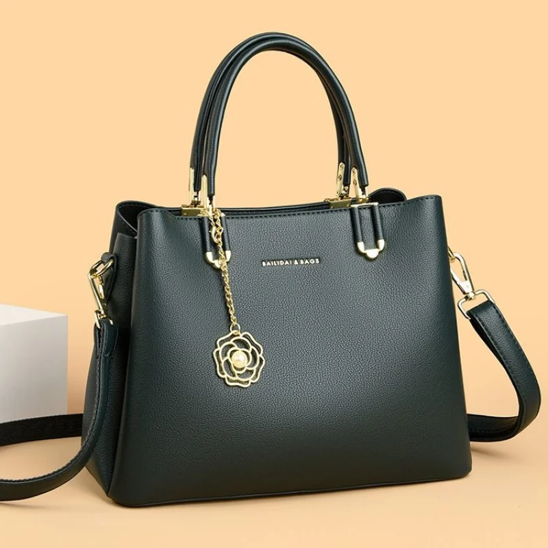 

Women's Elegant Leather Tote Bag Featuring Simple Vintage Style And Textured Surface Perfect For Daily Carry​