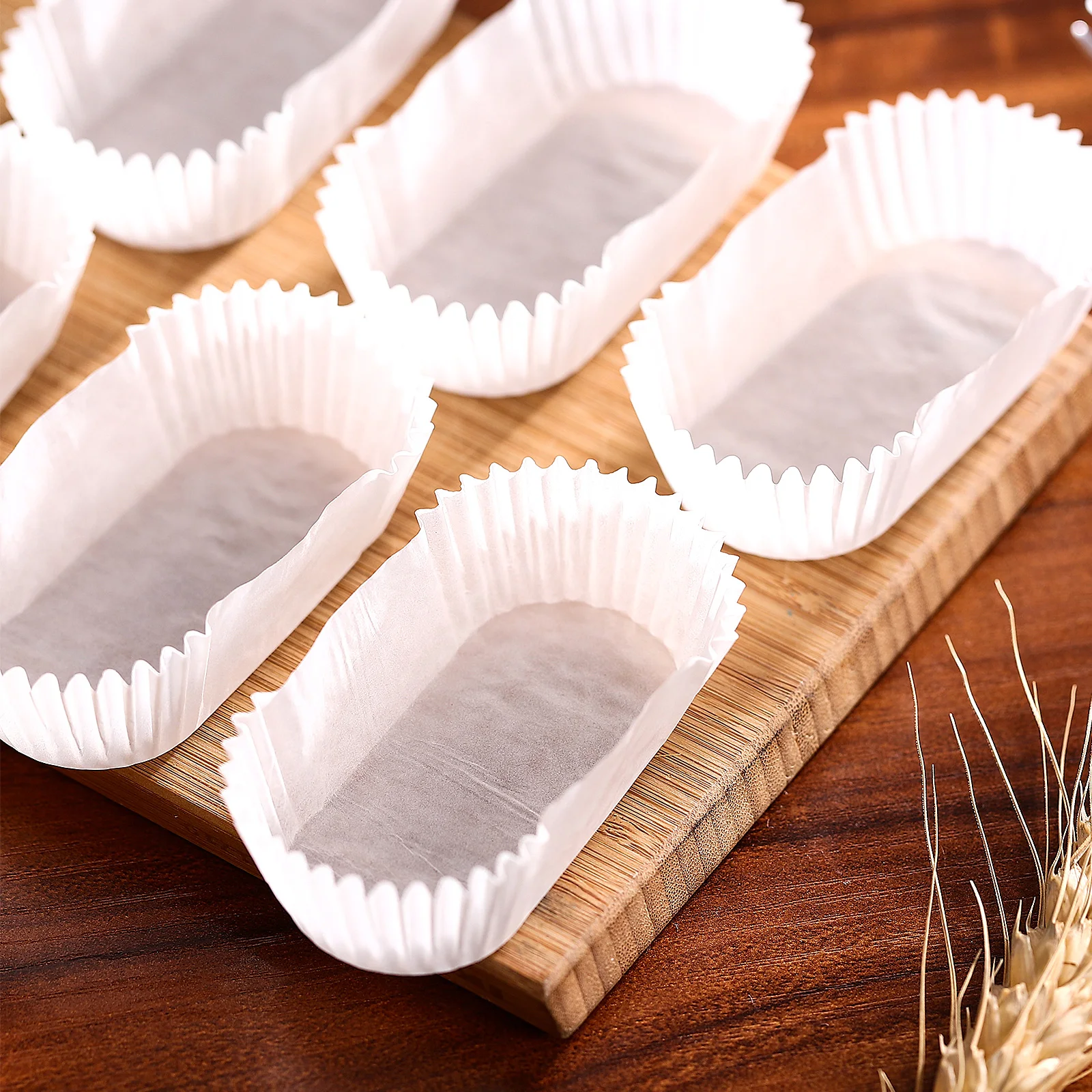 

Disposable Oval Cake Cups 1000pcs Boat Shape Baking Liners Grease Proof Paper Cups for Muffins and Desserts