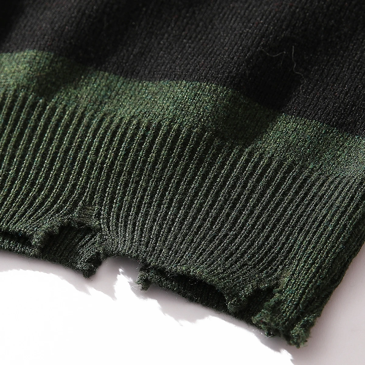 Men's New Autumn and Winter Warm Knitwear, Pullover Striped Knit Sweater