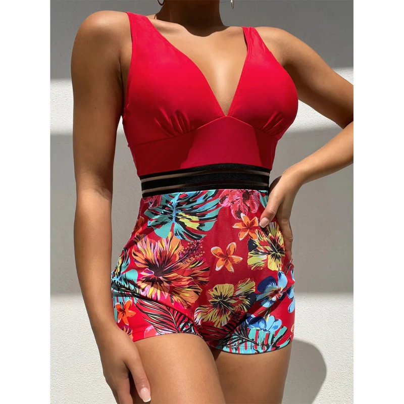 New swimwear in stock for wholesale, fashionable women's one-piece swimsuits, conservative beachwear