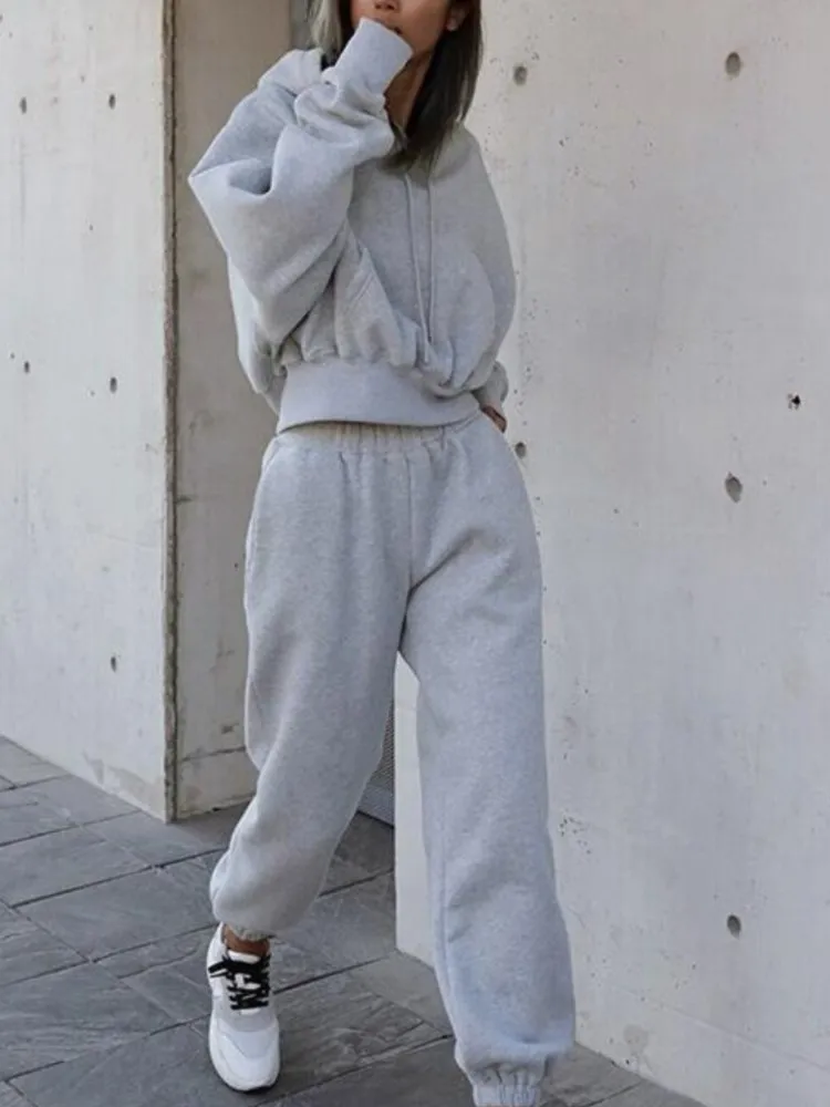 Felpa a maniche lunghe con cappuccio casual autunno e inverno Top Pantaloni sportivi Set da due pezzi Set di pantaloni semplici in tinta unita da donna