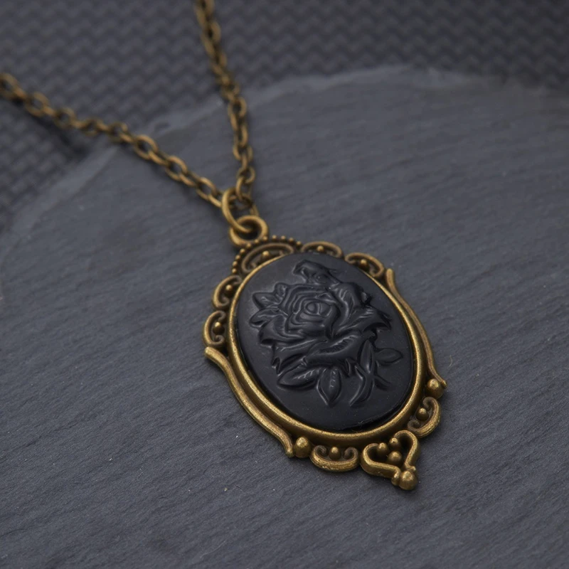 Collier pendentif ovale rétro - Y2K Ethnic Fashion avis et prix