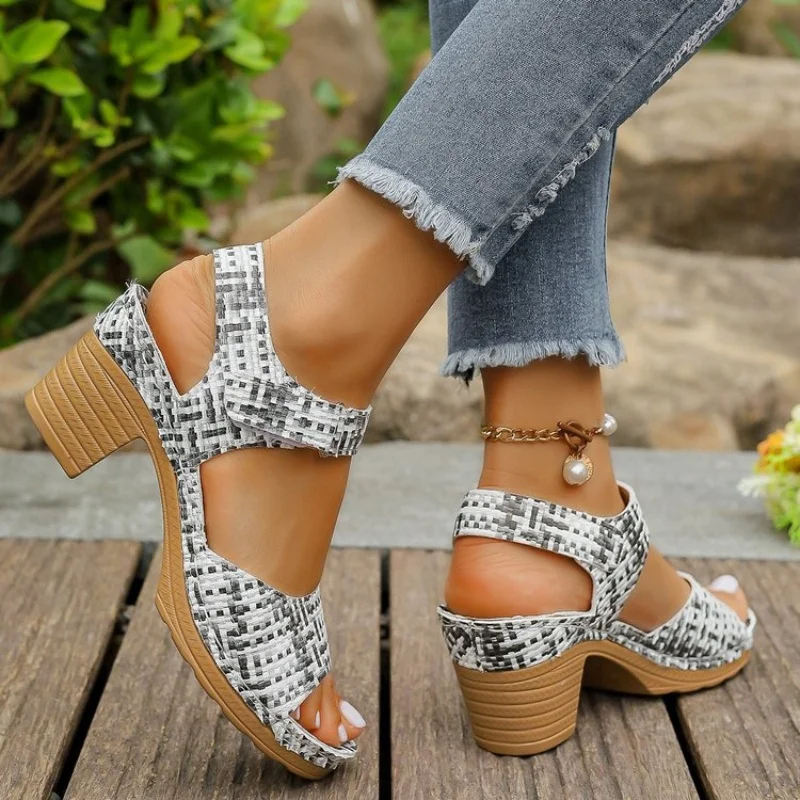 2025 summer new large size thick high heel sandal women 2025 summer new TEUM explosive lightweight women wearing sandals