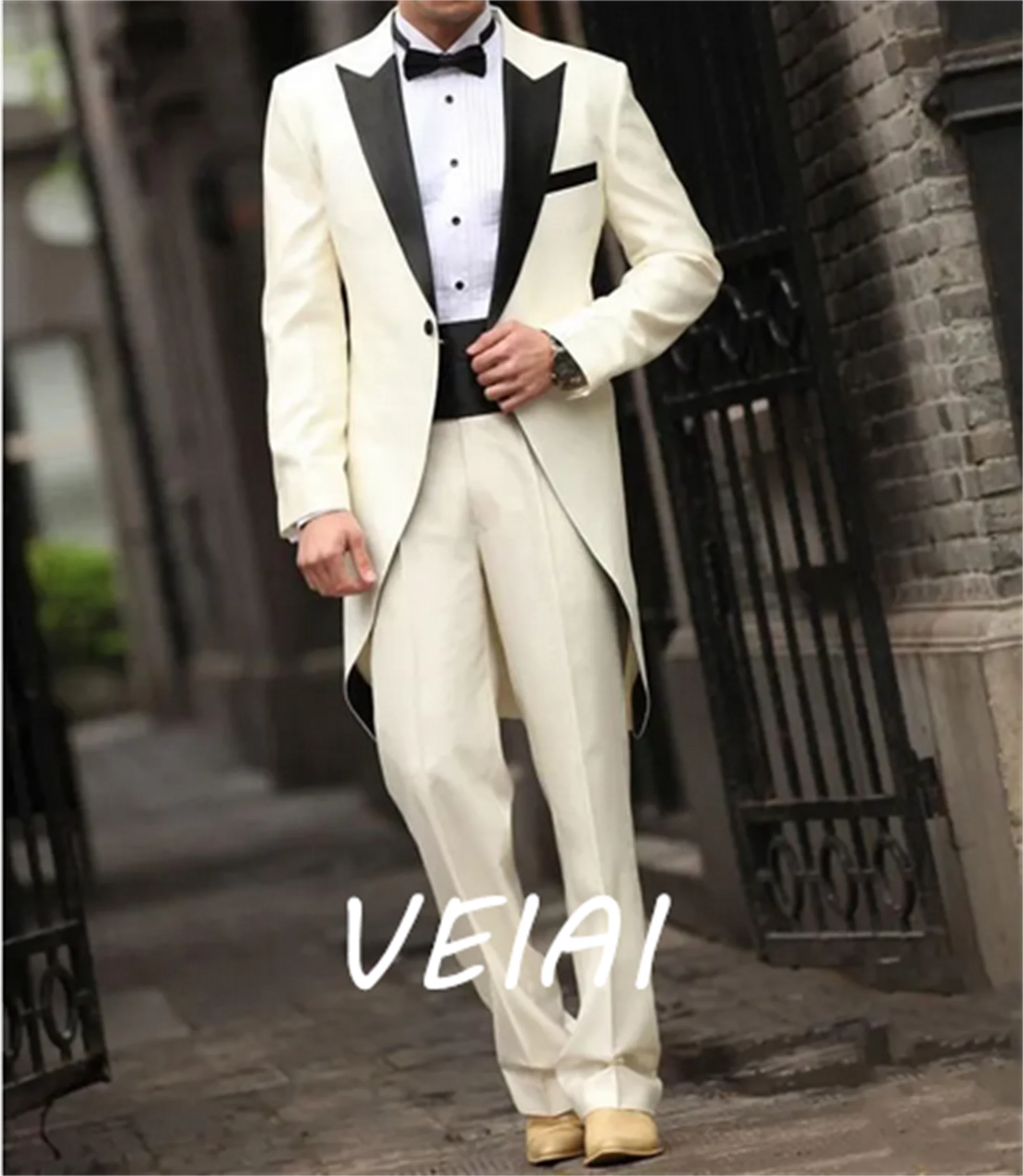 

Мужское пальто на заказ из 2 предметов для свадьбы с бежевыми брюками, мужской модный смокинг жениха на заказ, черный костюм с остроконечными лацканами, куртка