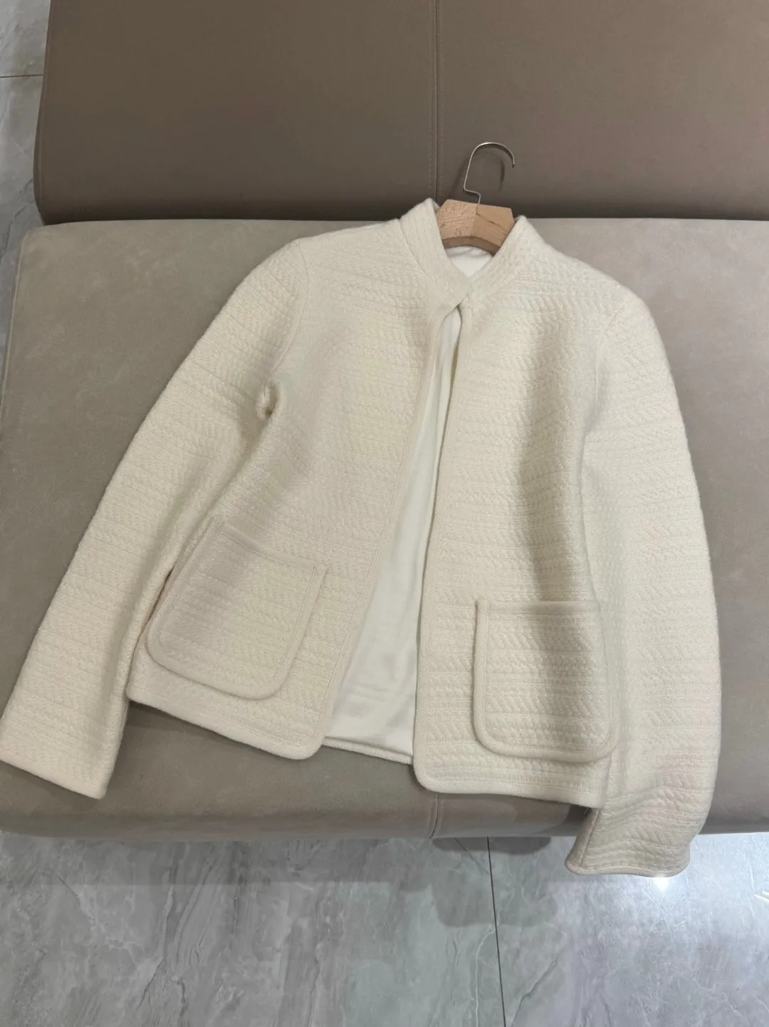 Early Autumn High Quality New Long-Sleeved Fashionable Commuting Cashmere Knitted Jacket Warm 2024