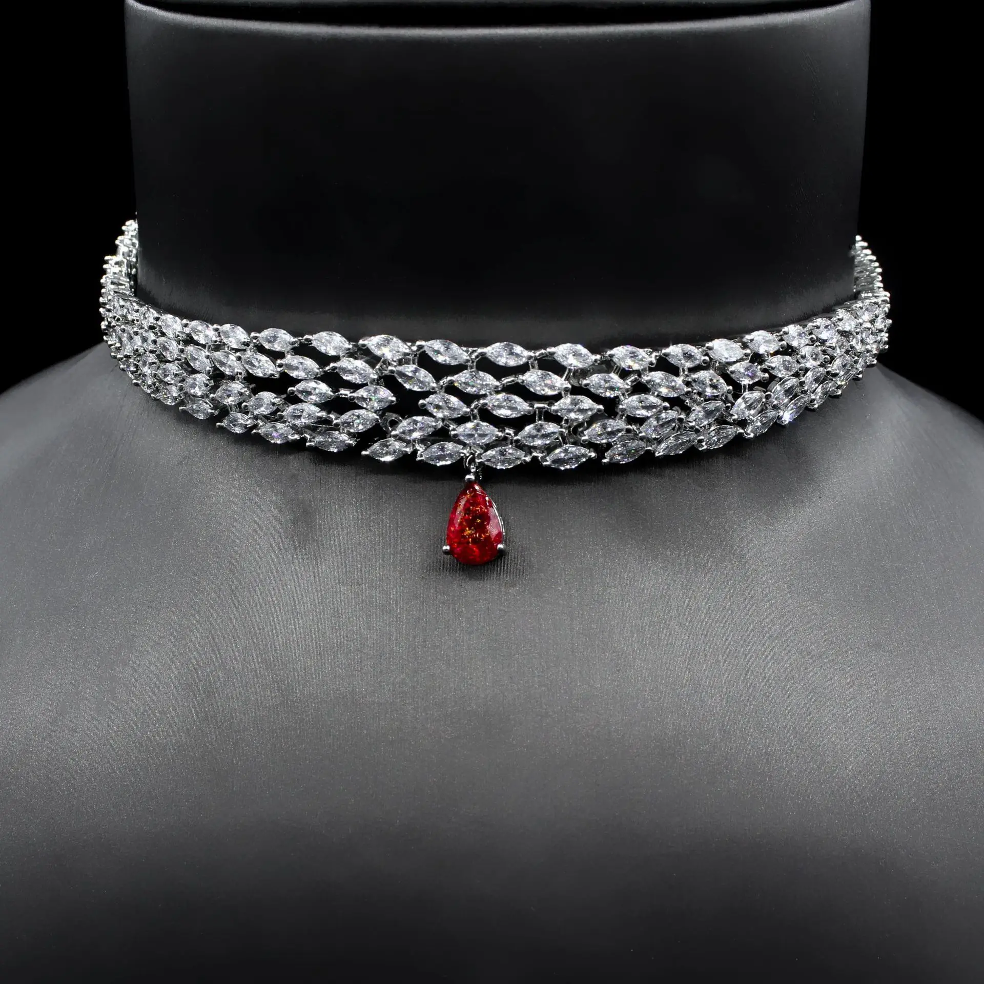

European and American Zircon Necklace Jewelry Bracelet Set Bridal Jewelry Christmas Wedding Set