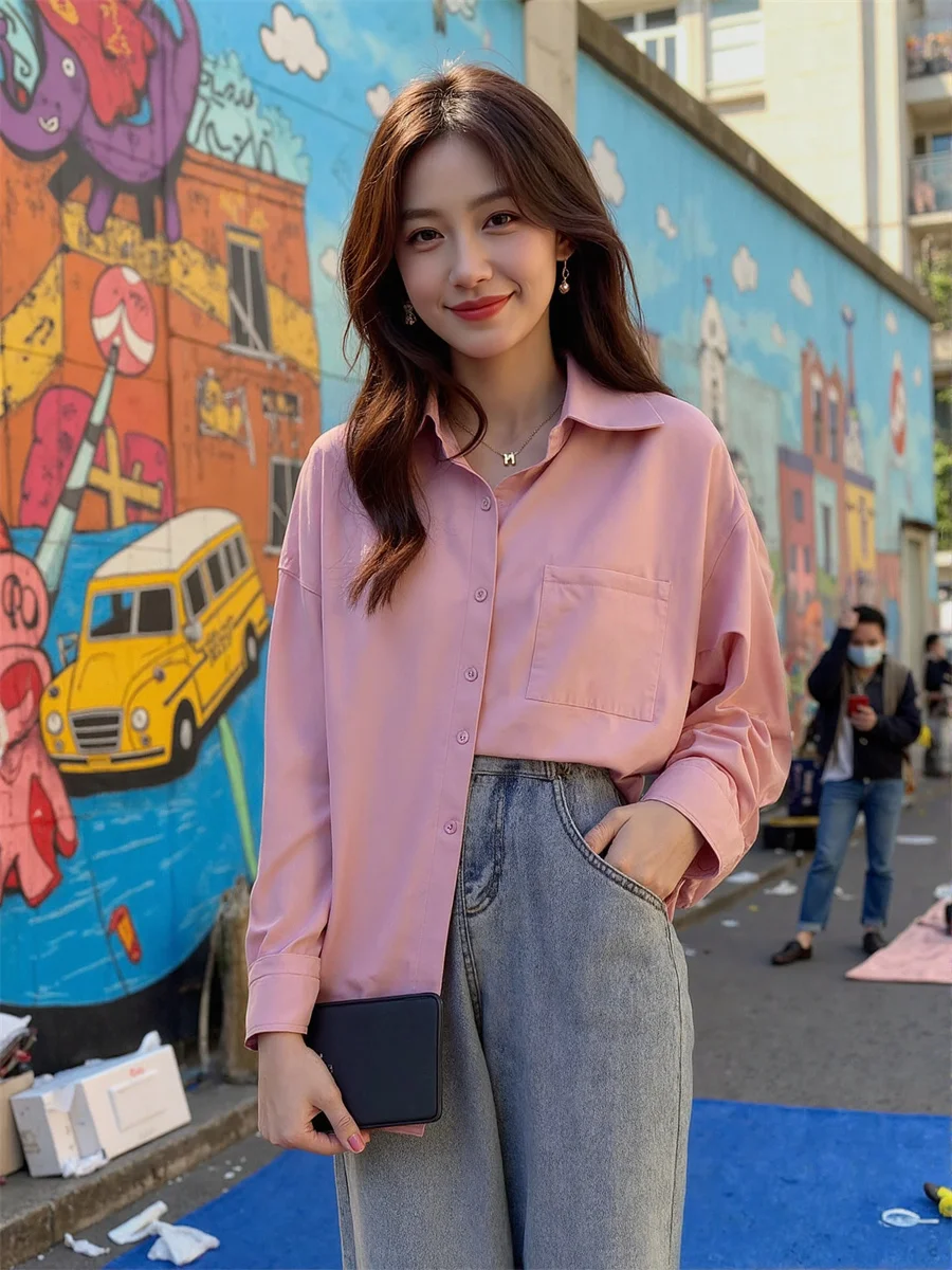 Langarm-Damen-Oberbekleidung, Hemden, geraffter Streifen, vertikaler Liniendruck, Knopfleiste vorne, ästhetisch, modisch, einfach, minimalistisch