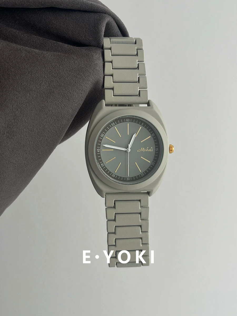 

White roundsteel strapwomen's quartz watch withlarge dial aluxuriousandversatile style perfect for women's accessories and gifts