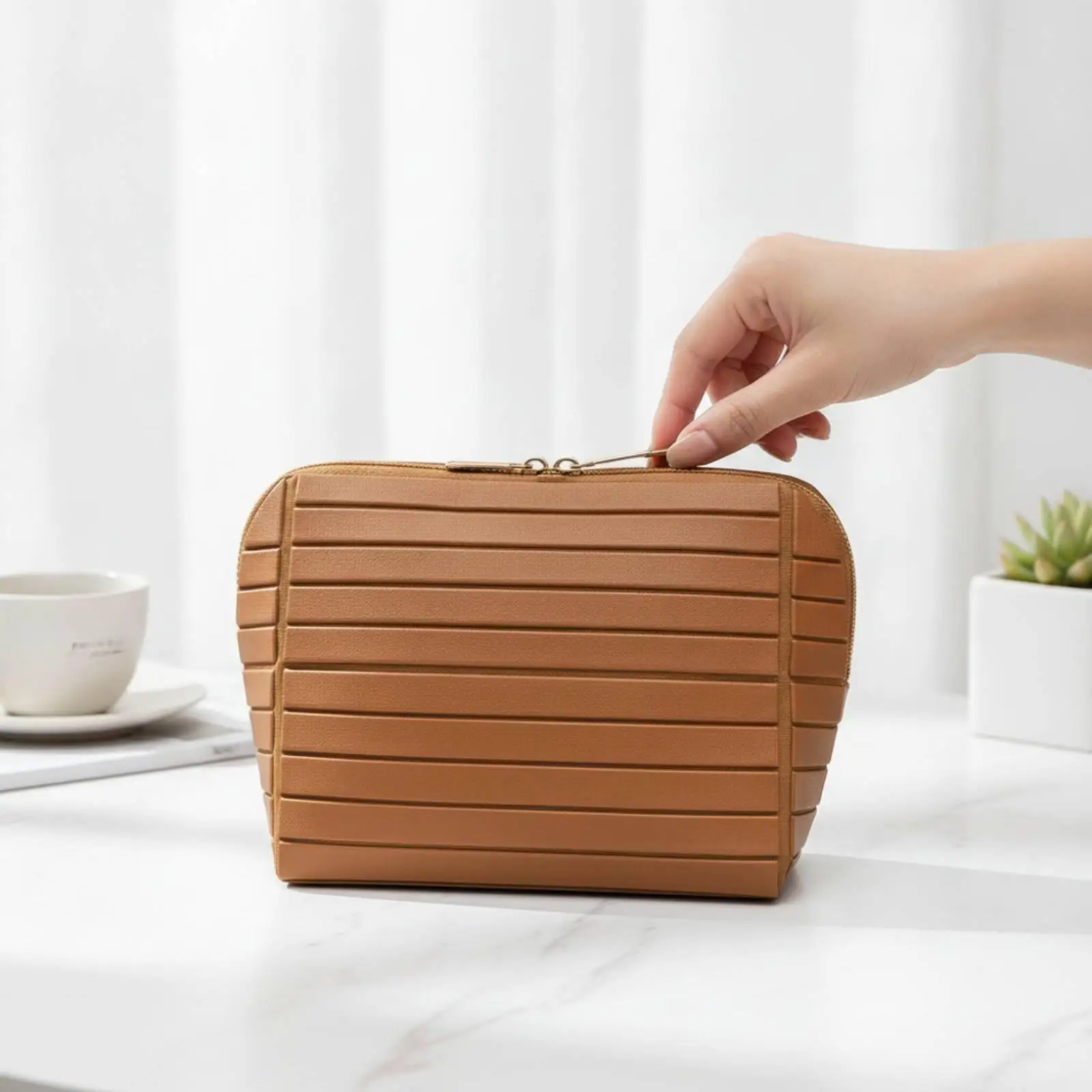 Shell Cosmetic Bag Geometric Cosmetic Bag with Handle Splash-Resistant