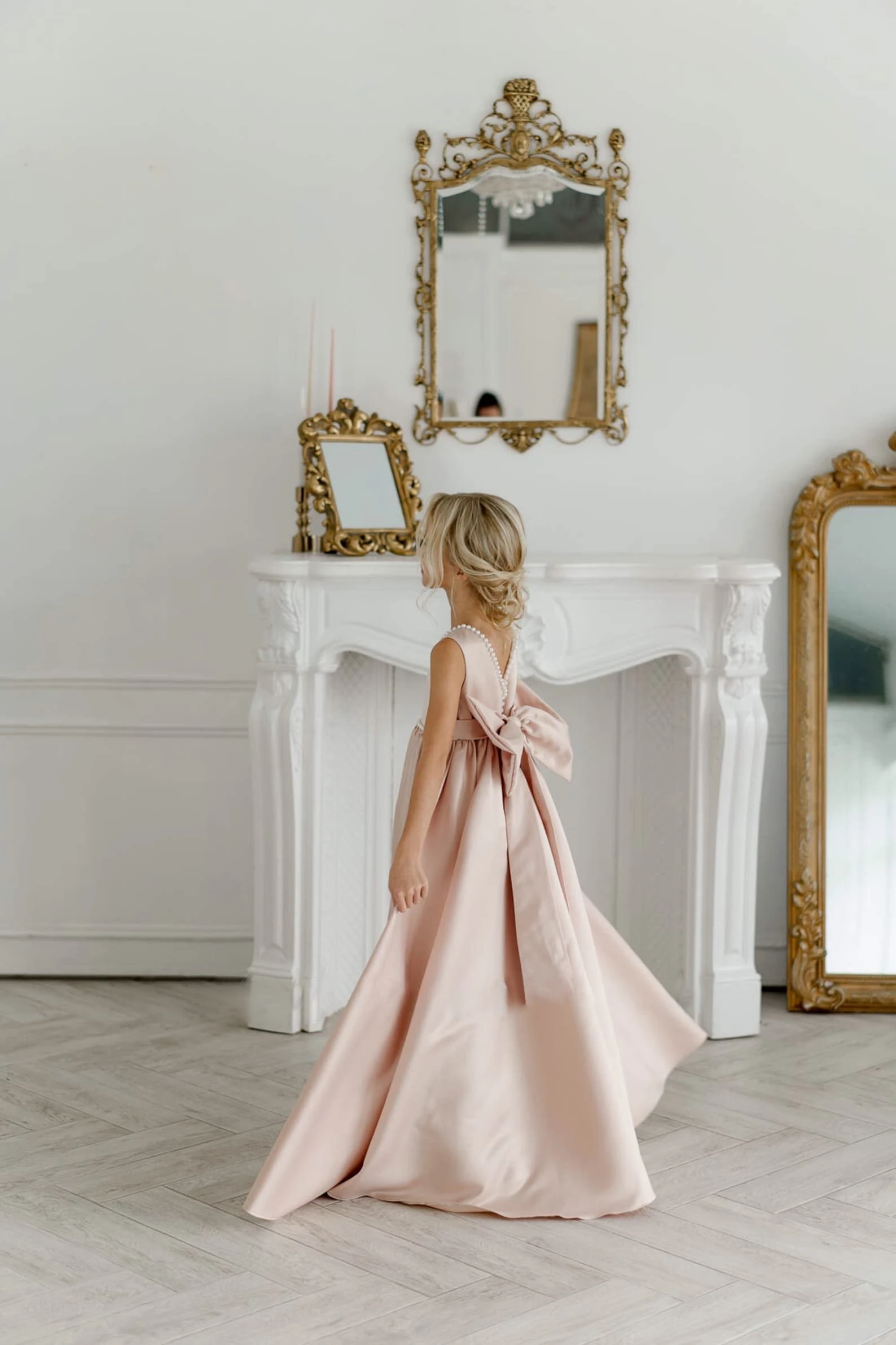 สาวยาวซาตินวัยรุ่นชุดแต่งงาน First Communion อย่างเป็นทางการชุดประกวดดอกไม้สาวชุดวันเกิด/ที่กําหนดเอง