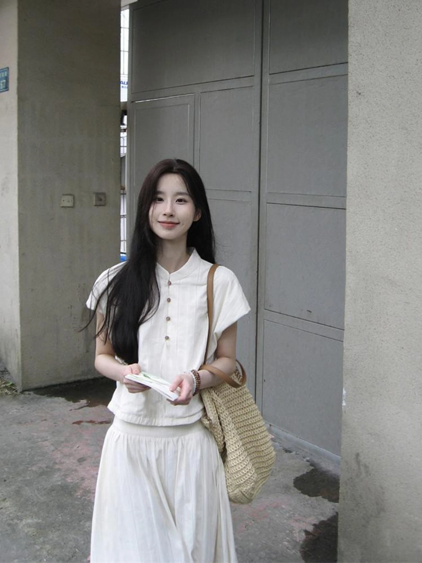 

Spring 2026 Casual Loose Fit Short Sleeve Stand Collar Women's Shirt Versatile Stylish Tie Belt Button Design Top for Teens