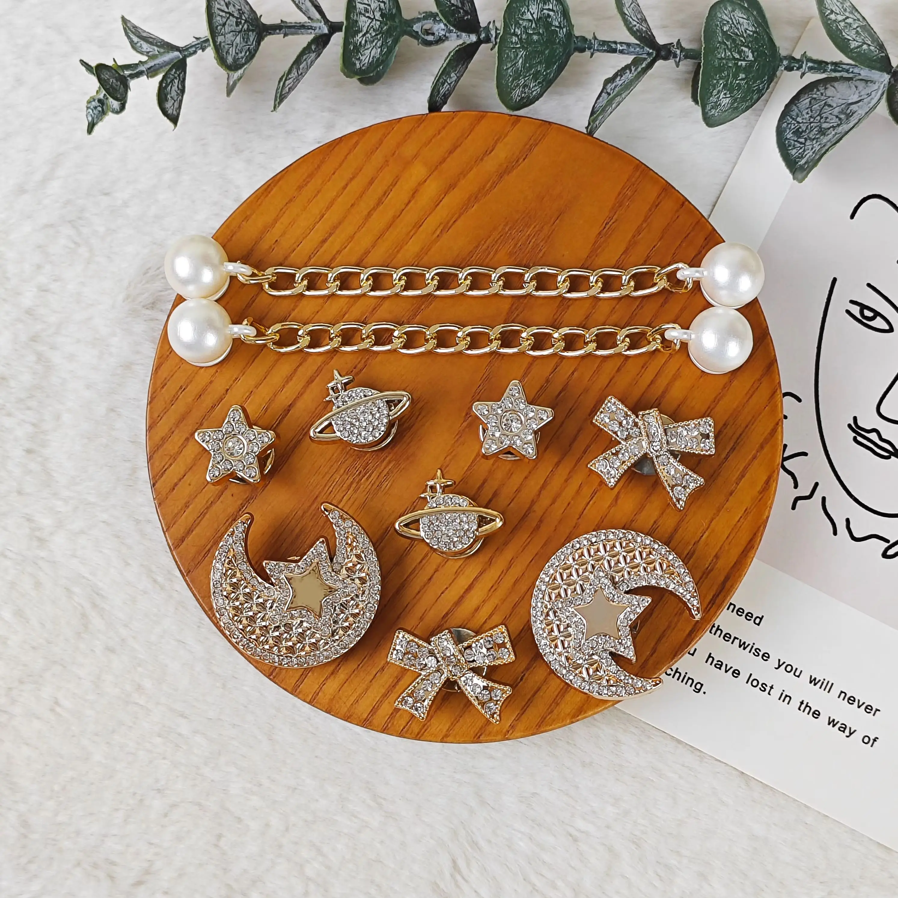 10Pcs Shoe Decoration DIY Charms, Shiny and Fashionable Versatile Moon, Star, Bow, Faux Pearl Chain Slipper Decoration Clips, Suitable for Eva Beach Shoes, Sandals, Detachable Shoe Decoration, Girls' Accessories, Holiday Gifts
