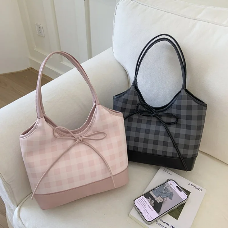 

Classic Ladies Handbag Genuine Leather Shoulder Bag Tote Style Popular Elegant For Office Use