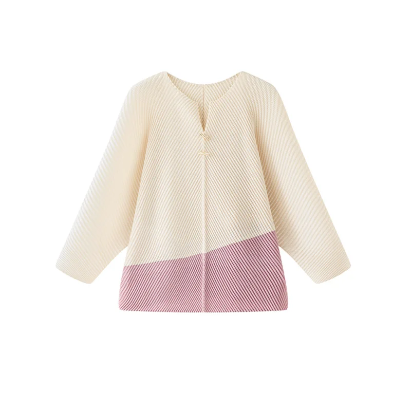 تي شيرت Miyake الجديد المطوي لعام 2025 للنساء في الخريف والشتاء، تي شيرت داخلي متخصص ومتعدد الاستخدامات ورقبة على شكل حرف V وأكمام طويلة للنساء