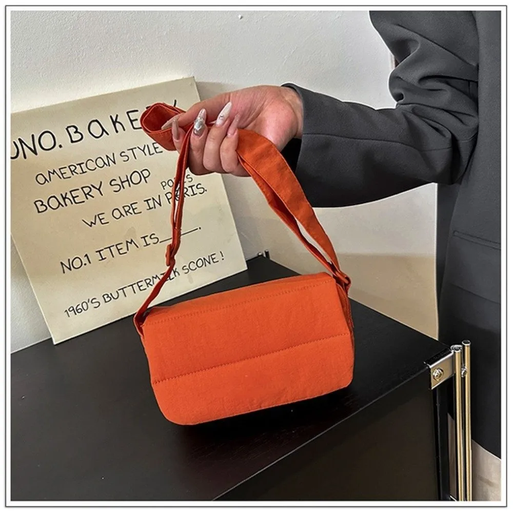 

Trend Portable Message Bag Solid Color Lightweight Shoulder Bag Simple Multifunctional Crossbody Bag