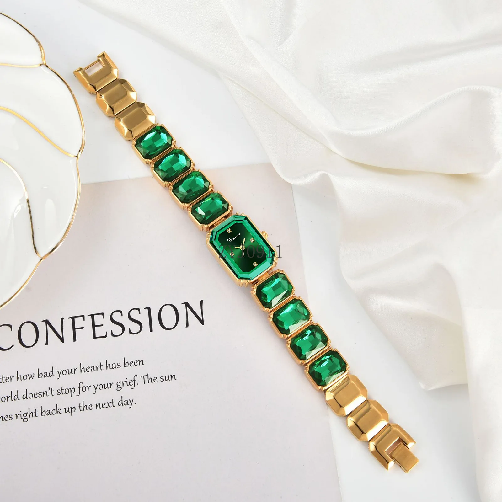 Y Diamond Модные женские часы Маленький зеленый квадратный циферблат Кварцевые часы Женственные индивидуальные часы Женские