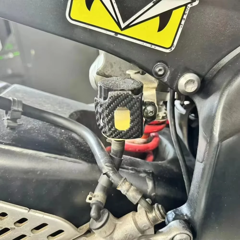 สําหรับ Kawasaki ZX-4R 4RR ZX-6R ZX-250 H2 รถจักรยานยนต์ด้านหลังเบรคปั๊มคาร์บอนไฟเบอร์อ่างเก็บน้ําป้องกัน