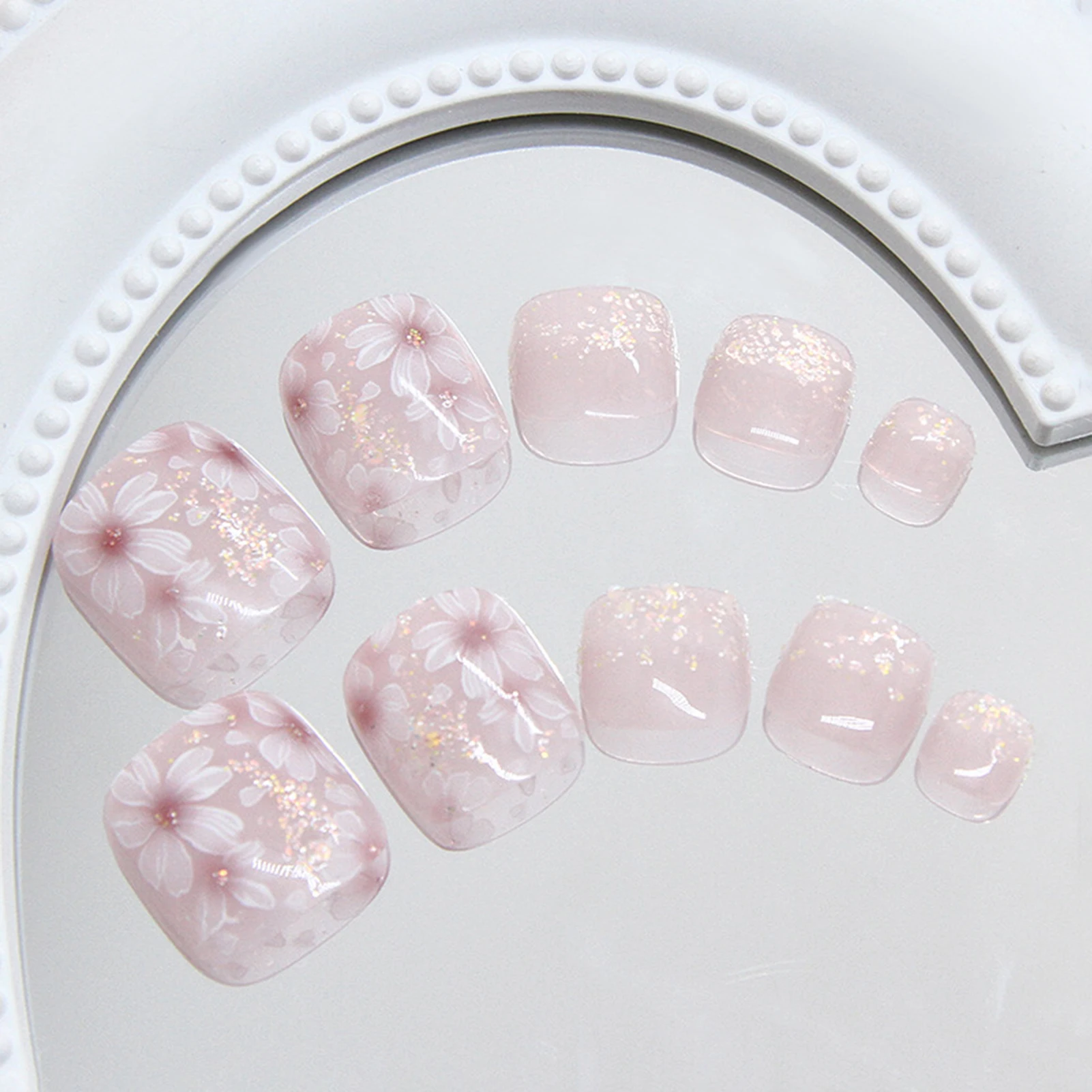 24 stks Goud Flash Poeder Valse Teennagels Zomer Kleine Verse Witte Bloem Gedrukt Druk Op Teennagel Licht Roze Vierkante Nep Teennagels