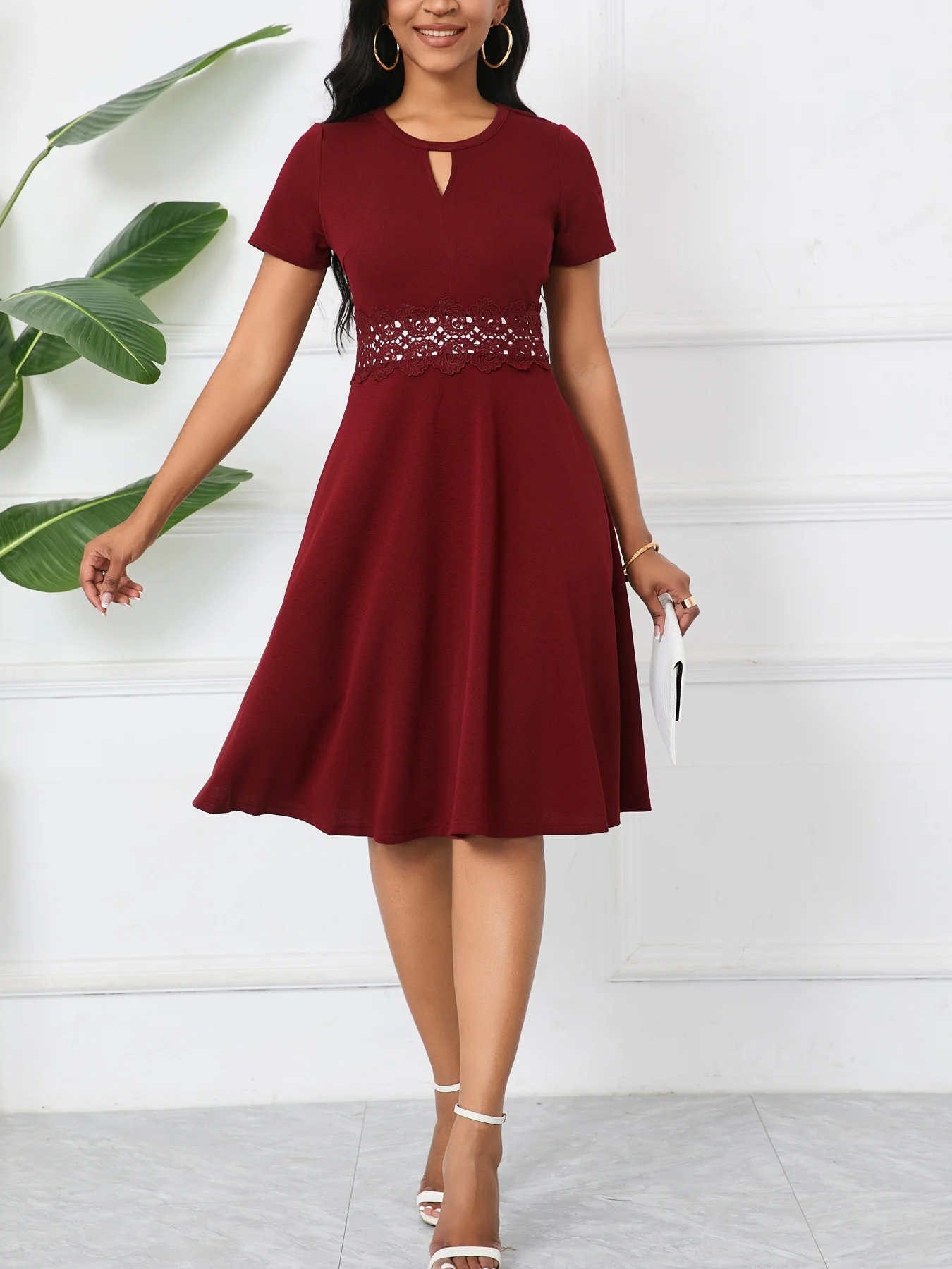 Elegantes Damen-Sommerkleid mit Rundhalsausschnitt, kurzen Ärmeln, Spitze, Taillenausschnitt, hoher Taille, elegant für Büro, Cocktailparty. – Detail 13