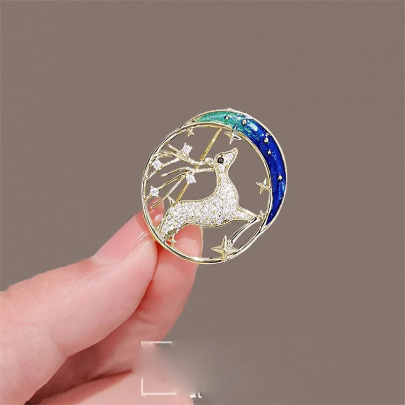 Creative Hollow Cloud Pearl Zircon Brooch For Women Cute Elk Mountain Leaf Flower Corsage Coat Dress Collar Pin Party Jewelry