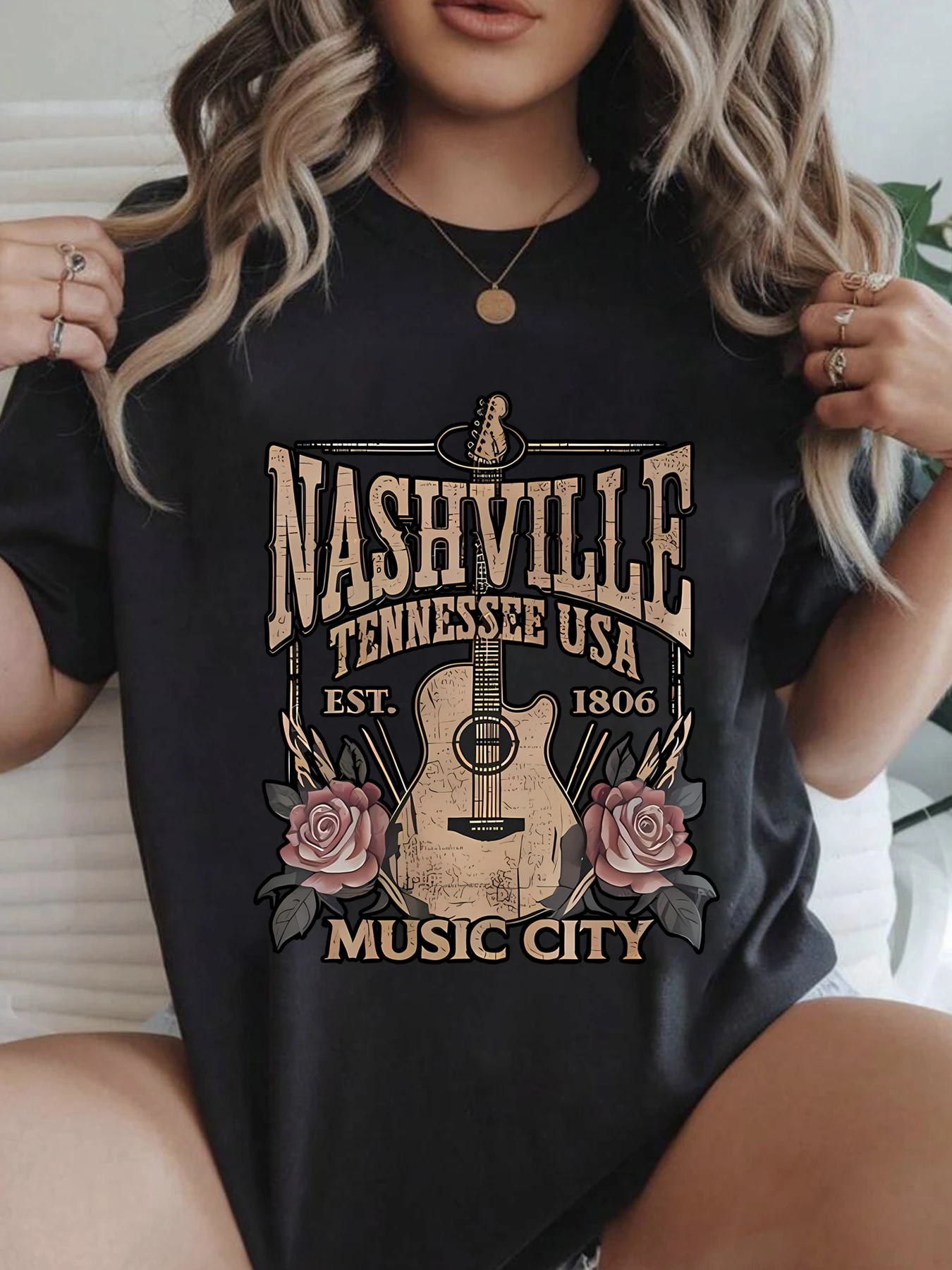 

Guitar and flowers Plus size women's round neck short sleeve T-shirt with elastic half sleeves and trendy prints