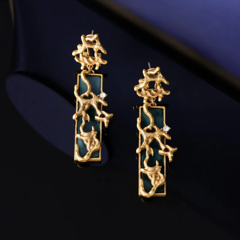 New Middle-aged Vintage Hollow Earrings New Chinese Style Retro Three-dimensional Earrings Heavy Industry Metal Pattern Earrings