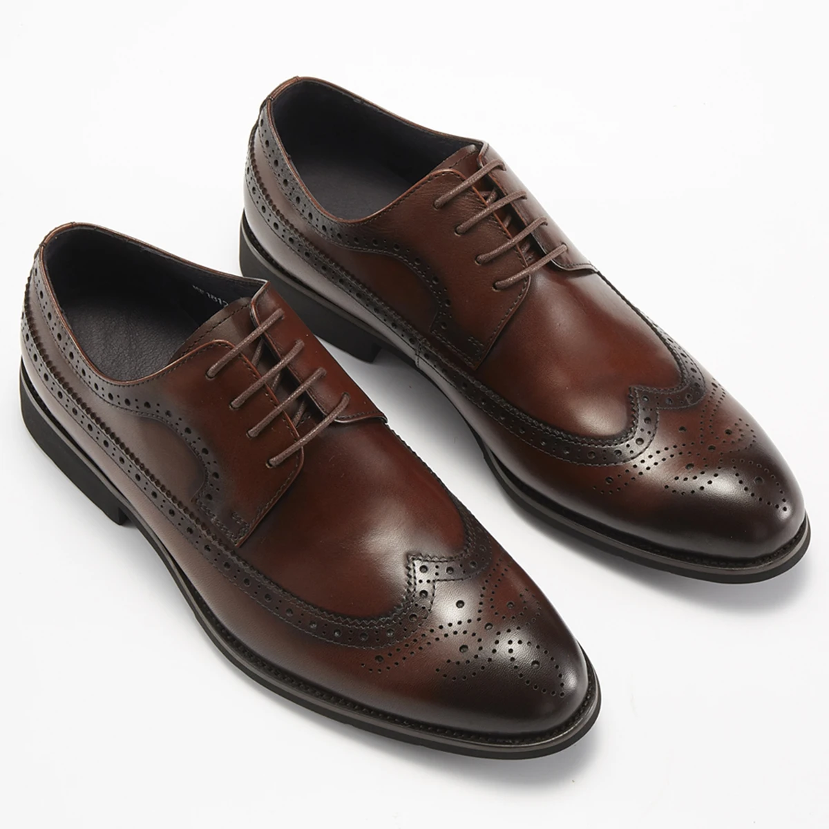

Men's Brogue Carved Leather Shoes Top Layer Cowhide Handcrafted Lace-Up Oxfords for Business And Casual Wear