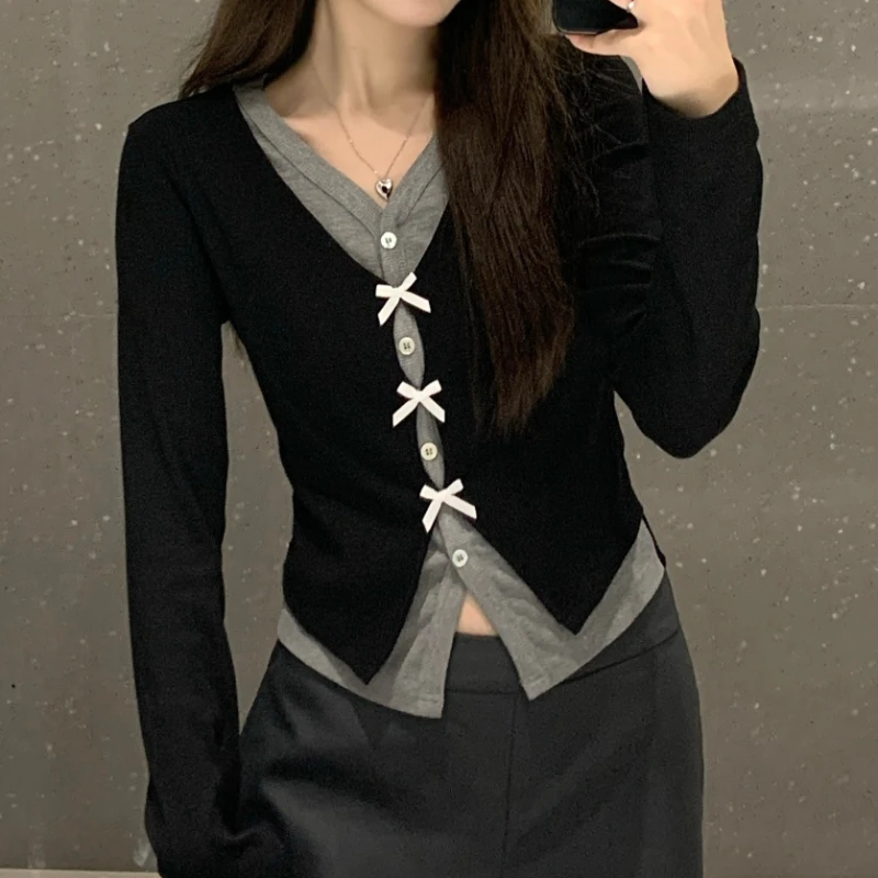 

Long-sleeved Two-tone Knit Top with Bow Button V-Neck Crop Knit Top T-Shirt for Women Teen-girl Spring Autumn Y2K Acubi Outfit