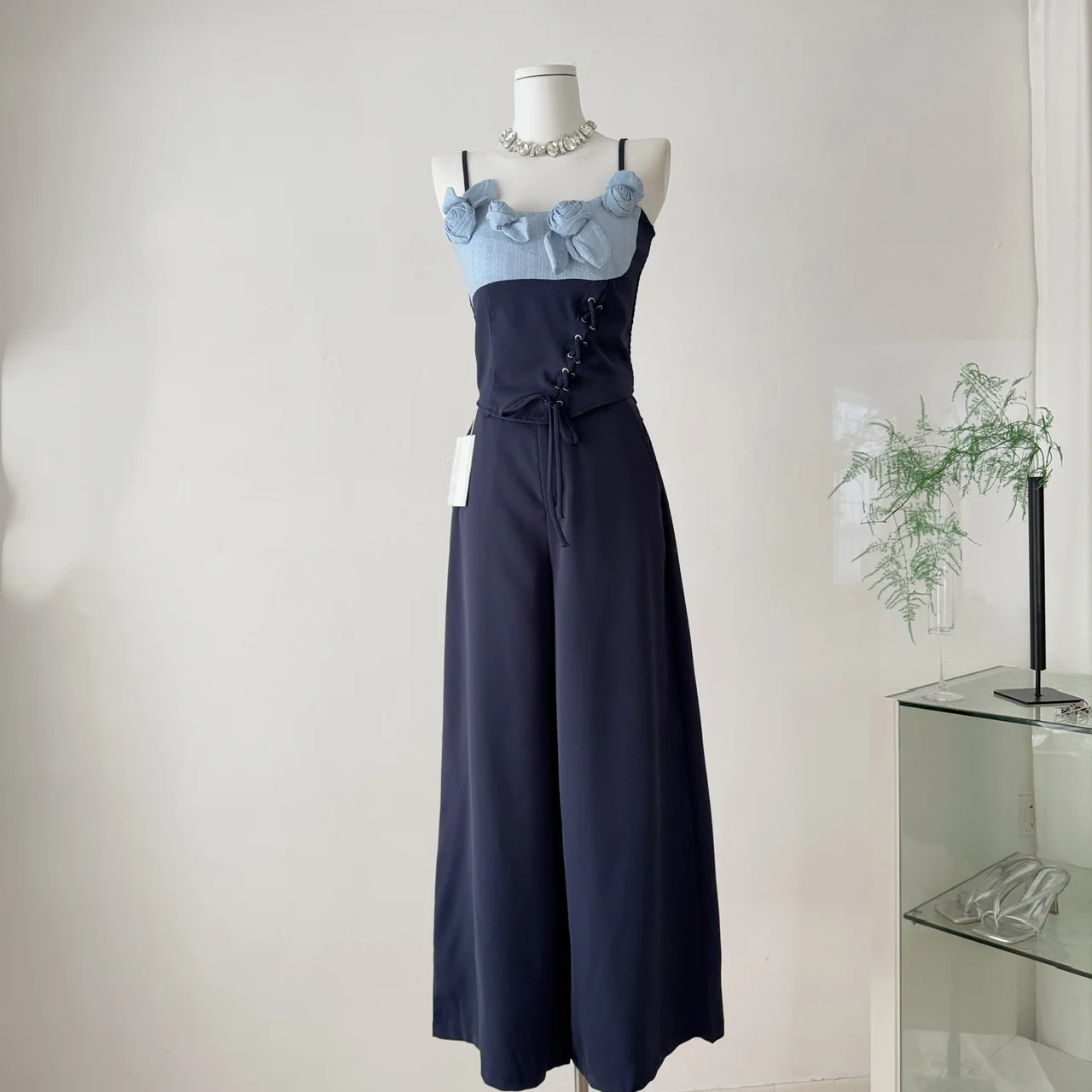 

Flower Strap Color Matching Suspender Top + Floor Mopping Wide-leg Casual Pants Two-piece Set